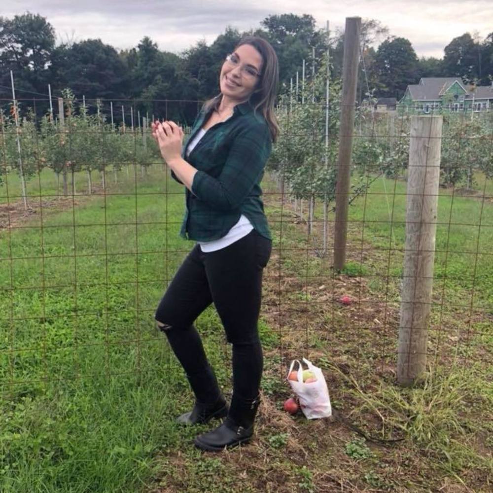 Meet your Posher, Hallie